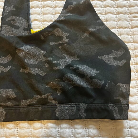 Fabletics Boost Medium Impact Sports Bra – Size XL – Black Charcoal Camo Yellow - Picture 3 of 6